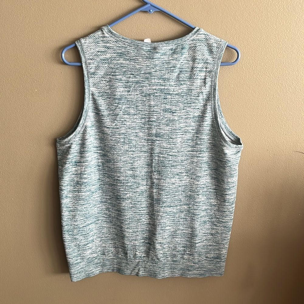 LIKE NEW ATHLETA IN MOTION SEAMLESS TANKTOP SIZE XL - Picture 4 of 4